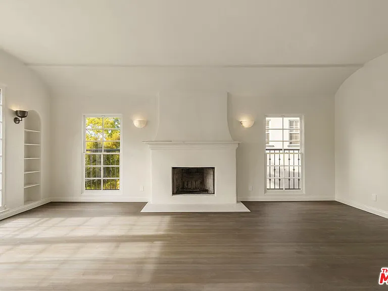 428 S Bedford Dr — Photo 3