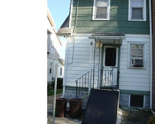 2nd image of 913 Bedford Ave
