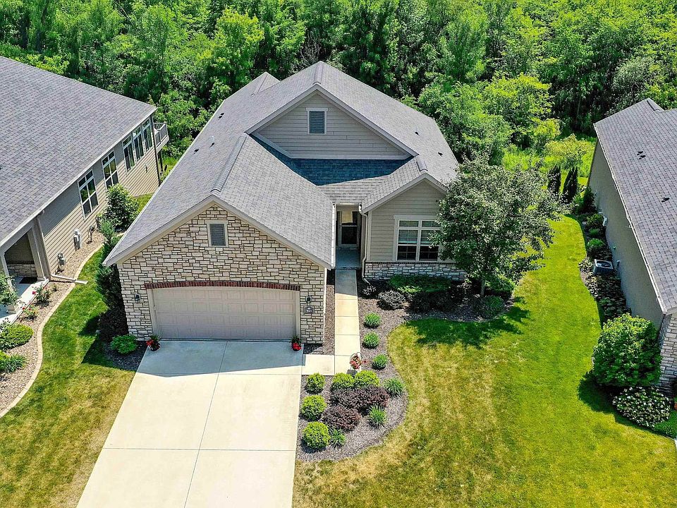 1st image of 943 Peonies Dr