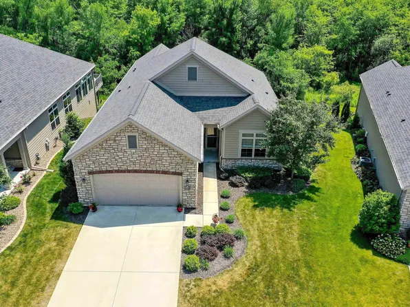 943 Peonies Dr, De Pere, WI 54115