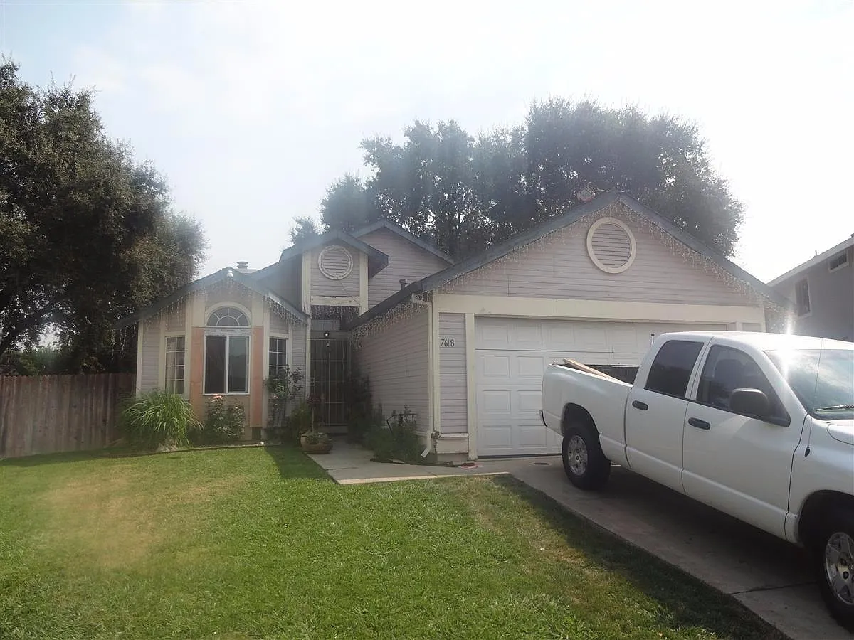 7618 Bluebrook Way photo 1