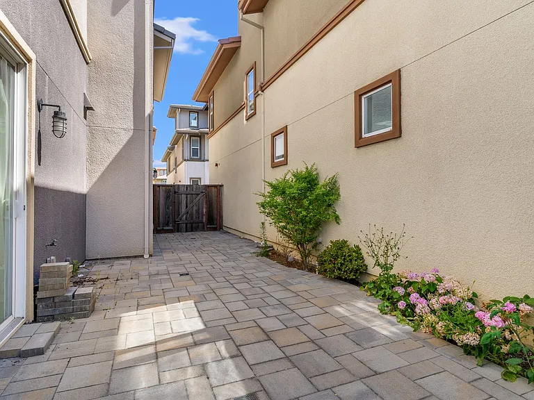 2730 Bette St — Photo 47