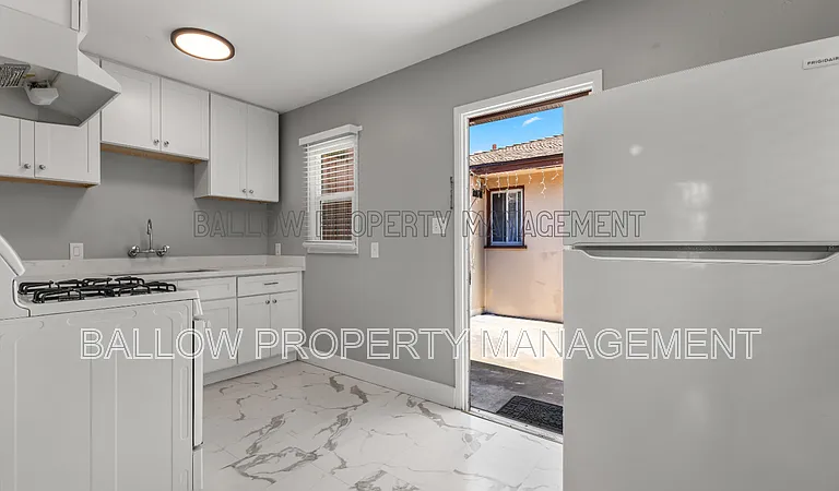 2141 E 16th St — Photo 8