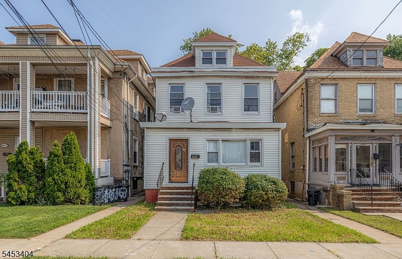 1st image of 961 Lafayette St