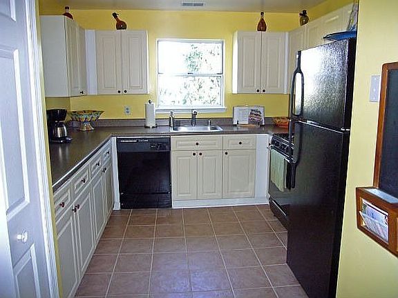 Spacious Upgraded Kitchen