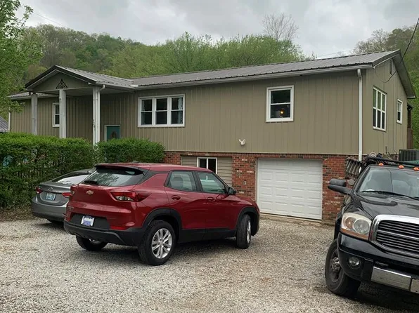 5201 Rockcastle Rd, Inez, KY 41224