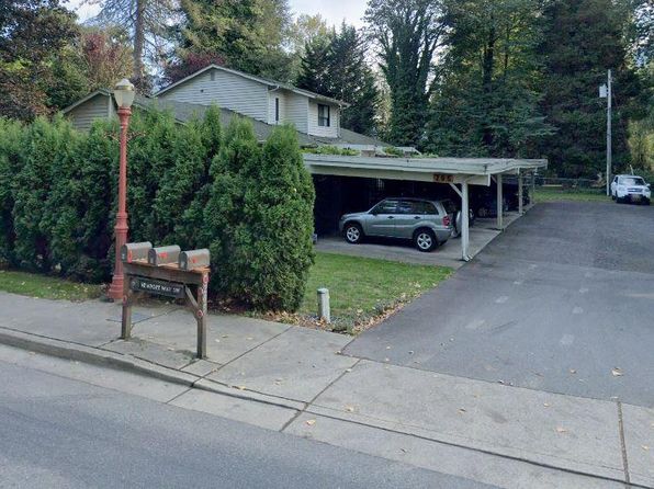 295 SW Newport Way APT B