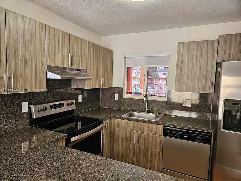 6235 Kendale Lakes Cir #237 — Photo 3