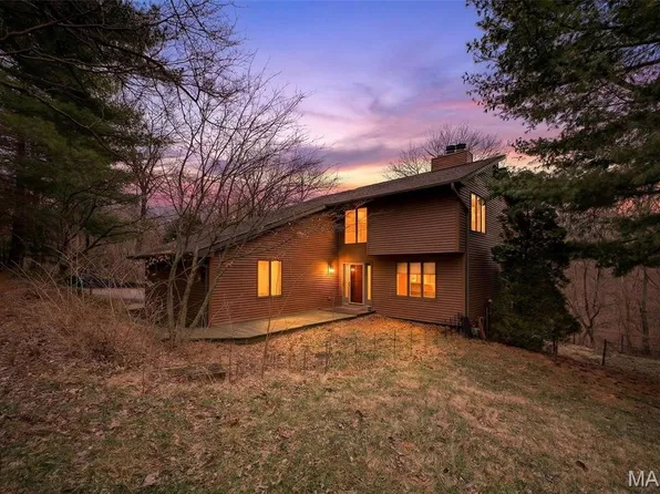 3 Deerwood Trl, Fairview Heights, IL 62208