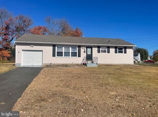 25 Lambeth Rd, Burlington, NJ 08016