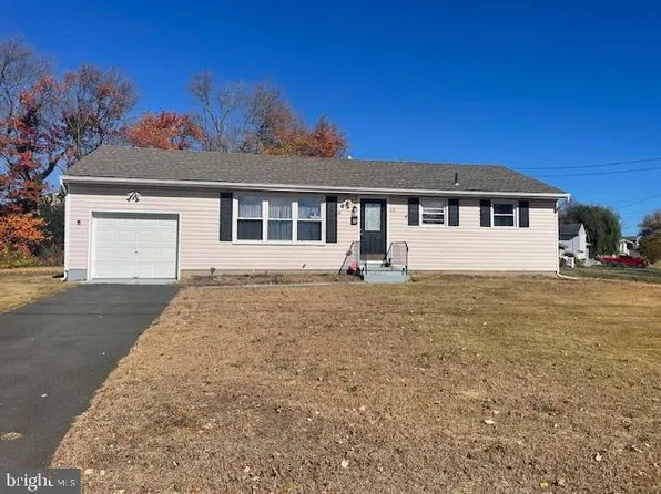 25 Lambeth Rd, Burlington, NJ 08016