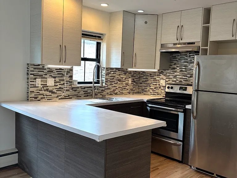 2709 N 74th Ave #1E — Photo 8