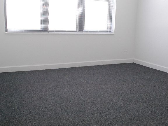 4th image of 106 N Pine Ave #202