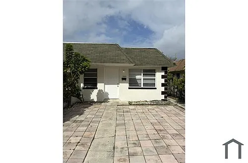 1329 NW 8th Ave Photo 1