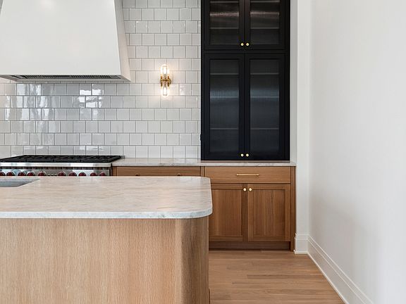 5th image of 405 W Armitage Ave #4S