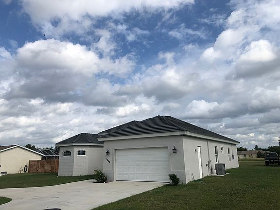 5th image of 1522 Crestwood Cir W