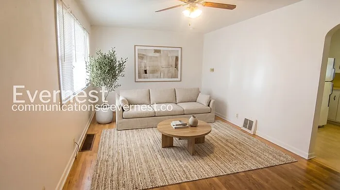 2 bed, 1.0 bath, 842 sqft, $1,745 — Photo 3