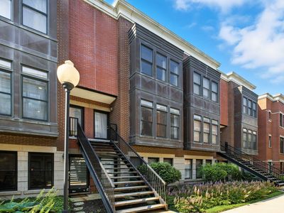 835 W Village Ct, Chicago, IL, 60608