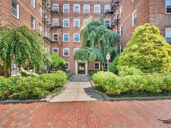 2nd image of 395 Broadway APT L3a