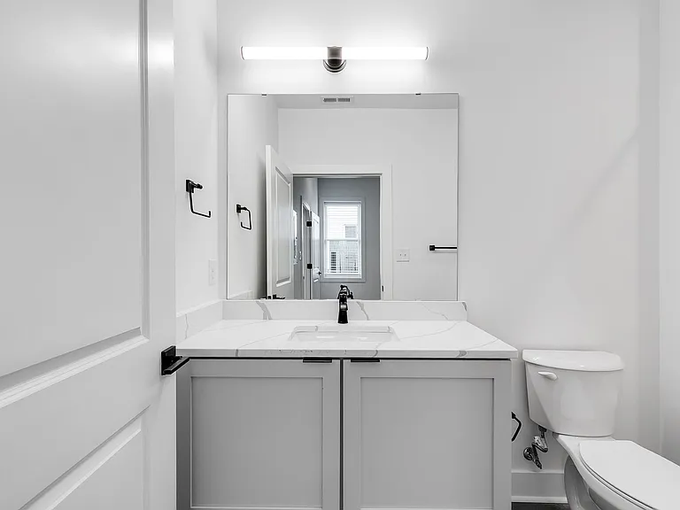 3308 E Marshall St — Photo 11