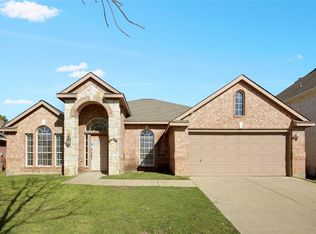 304 Stormydale Ln, Fort Worth, TX 76140