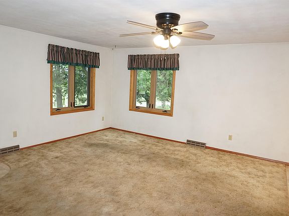 3rd image of 226 W 1st St