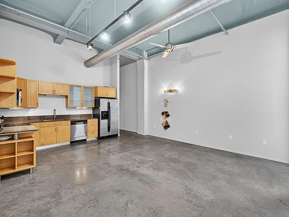 4th image of 1136 Washington Ave Unit 611