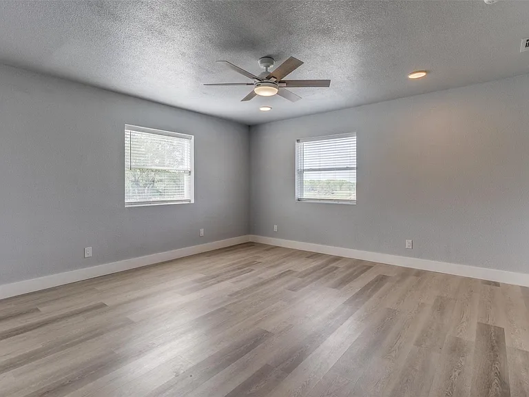 100 County Road 4140 — Photo 11