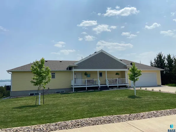 105 Okie Dokie Ln, Yankton, SD 57078