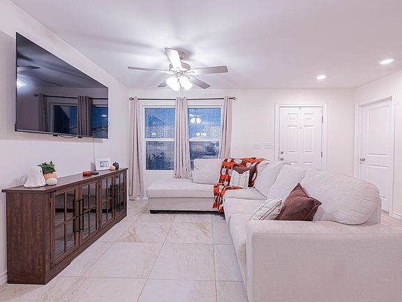 3rd image of 2207 Durazno Ct
