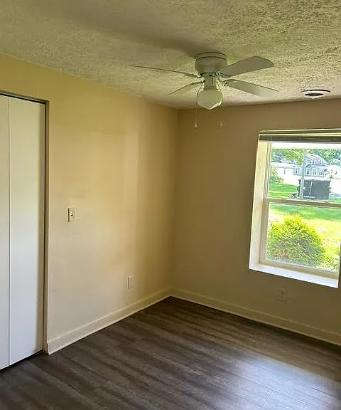 5520 Summit Ave #4 — Photo 6