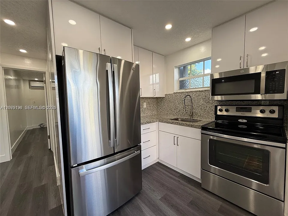 130 NW 32nd Ct #2