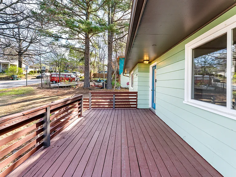 515 W Holly St — Photo 24