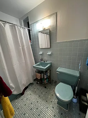 Rented by Salon Realty Corp | media 6