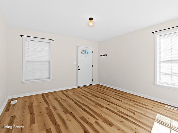 5th image of 934 S Hancock St