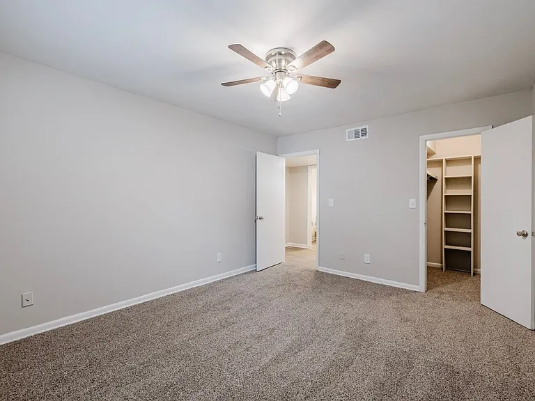 Modern Living in the Heart of Northlake — Photo 100