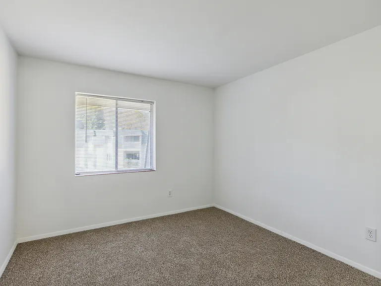 Fairway Club Apartments — Photo 12