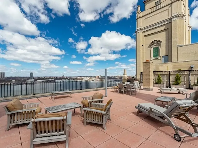 140 Riverside Dr #8H — Photo 13