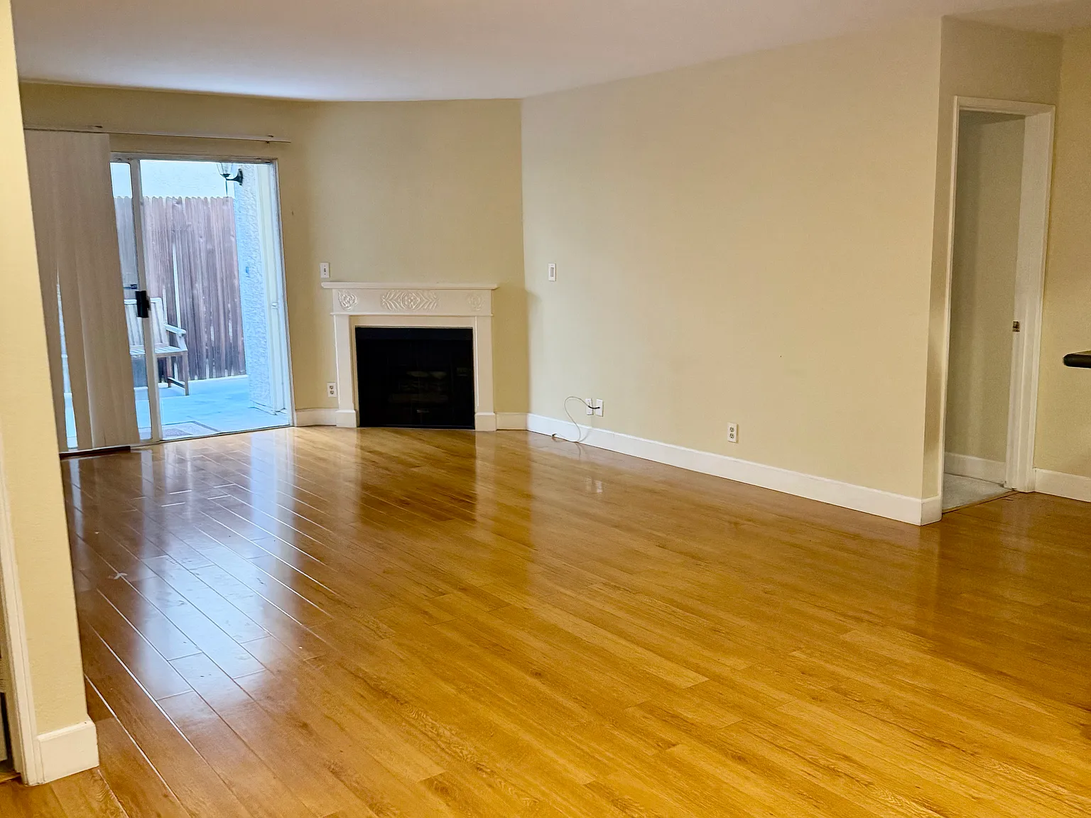 10641 Kinnard Ave — Photo 2