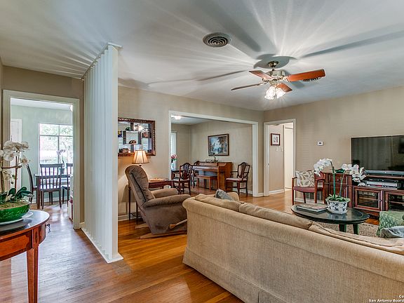 4th image of 535 WOODCREST DR