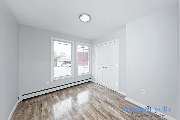 Rented by Moda Realty | media 10