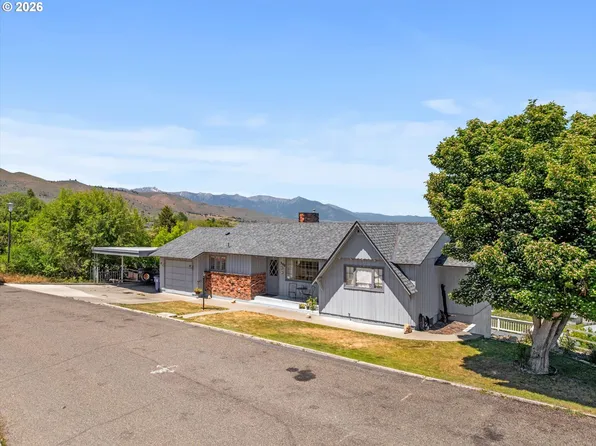 300 Hillcrest Dr, Baker City, OR 97814