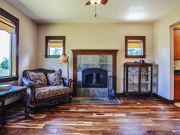 4th image of 6730 SE Skycrest Ln