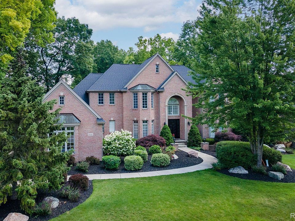 1st image of 8950 Hunters Creek Dr