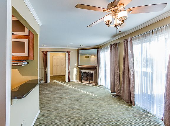 3rd image of 947 Cross Creek Dr N APT Aa2