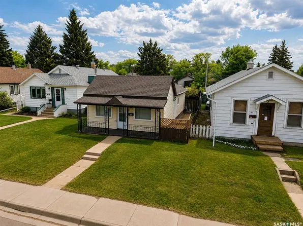 415 8th STREET E, Prince Albert, SK S6V 0V8