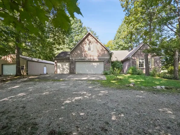 5682 Perry Rd, Martinsville, IN 46151