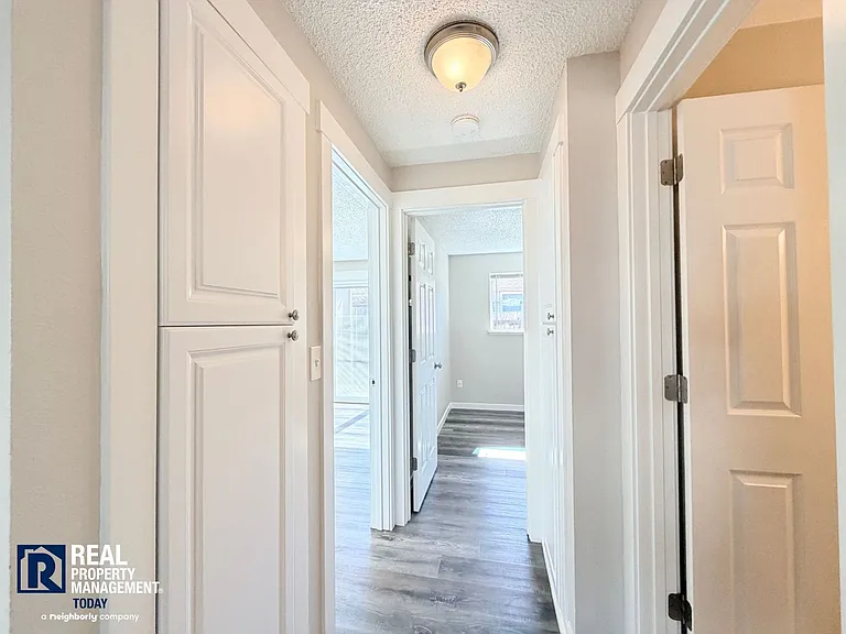 6415 Steilacoom Blvd SW Tacoma — Photo 11