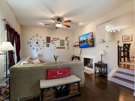 3rd image of 6 Edinboro Cir