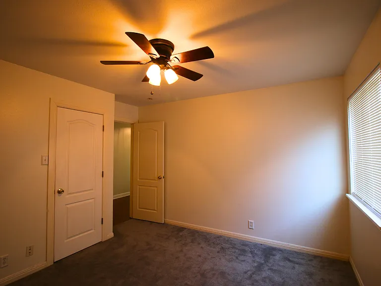 1004 Cougar Country — Photo 14
